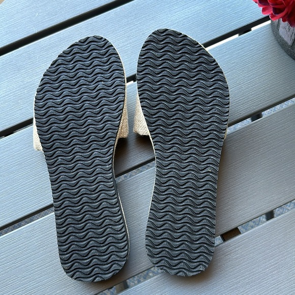 Women’s Slip on - Picture 9 of 9